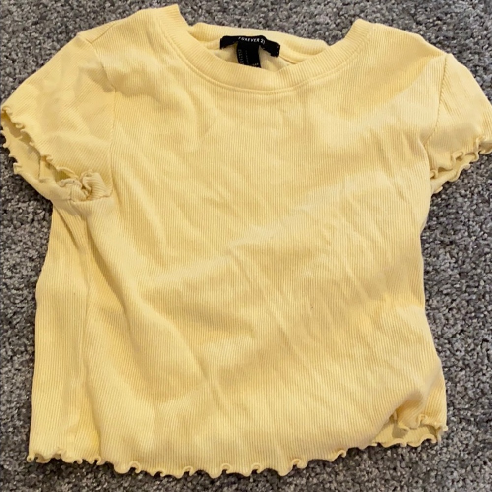 Pastel yellow cropped tee
